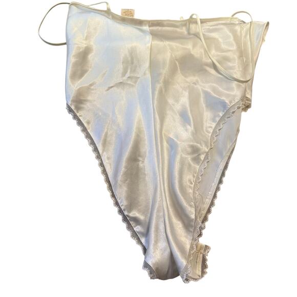 Vintage Victoria's Secret Gold Label Lace and Satin Lingerie Teddy Size P White - Picture 2 of 6